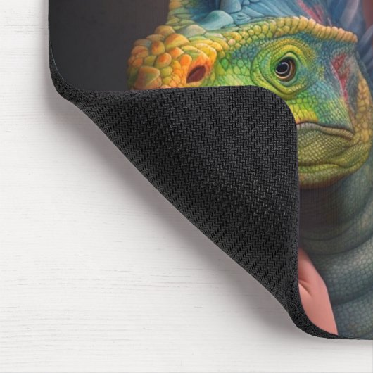 Kleine meid met haar hagedis muismat (Hoek)