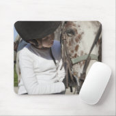 Kleine meid met haar paard muismat (Met muis)