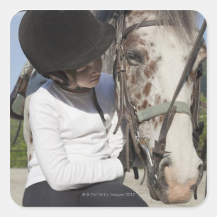 Kleine meid met haar paard vierkante sticker