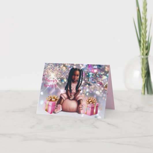 Kleine Meisje Bruin Huid Vlechten Verjaardag Uitno (Voorkant)