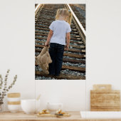 Kleine Meisje Op Spoorweg Tracks Poster (Keuken)