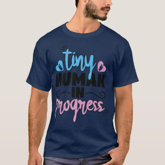 Kleine mensen in ontwikkeling grappig zwangere mam t-shirt