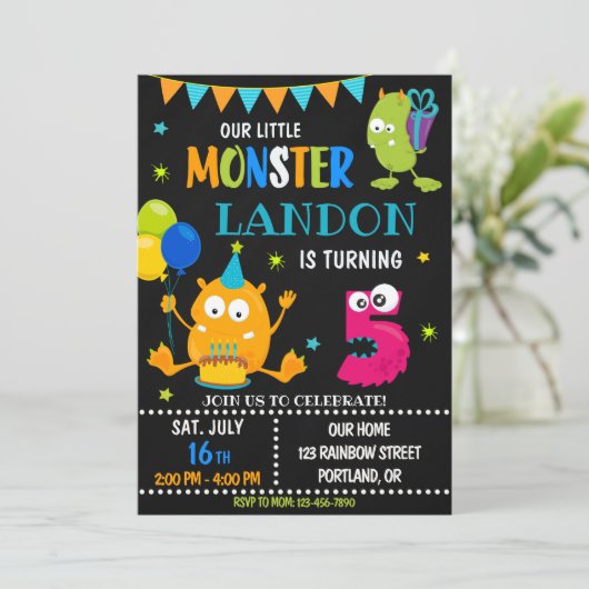 Kleine monsterverjaardagsuitnodiging voor jongen kaart (Staand voorkant)