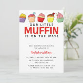 Kleine muffin is onderweg naar het baby shower kaart (Staand voorkant)
