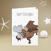 Kleine muis die de Piano Happy Birthday speelt