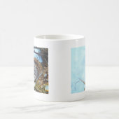 Kleine muis die in de sneeuw slaapt koffiemok (Center)