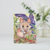 Kleine muis en paarse bloemen briefkaart (Staand voorkant)