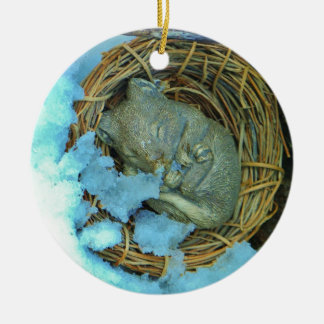 Kleine muis in de sneeuw keramisch ornament
