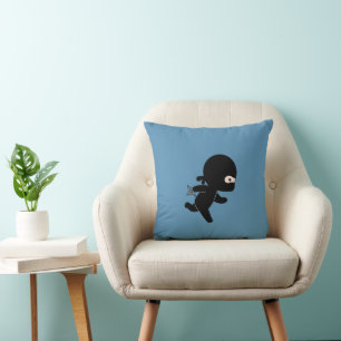 Kleine Ninja die op blauw loopt Kussen