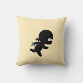 Kleine Ninja die op geel loopt Kussen (Voorkant)