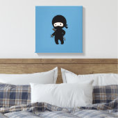 Kleine Ninja Holding Gooien Ster Op Blauw Canvas Afdruk (Insitu (Slaapkamer))