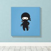 Kleine Ninja Holding Gooien Ster Op Blauw Canvas Afdruk (Insitu (Houten vloer))