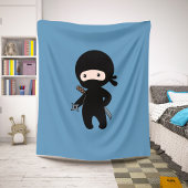 Kleine Ninja Holding Gooien Ster Op Blauw Sherpa Deken