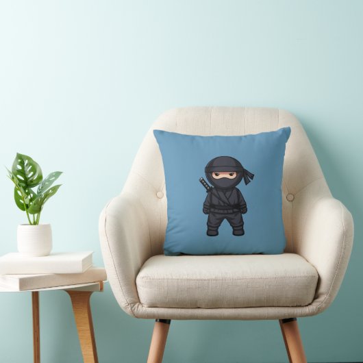 Kleine Ninja Krijger op Blauw Kussen (Stoel)