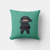 Kleine Ninja Krijger op Groen Kussen (Voorkant)