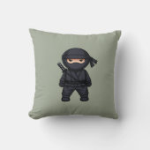 Kleine Ninja Krijger op Saliegroen Kussen (Voorkant)