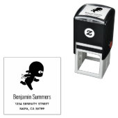 Kleine ninja loopt adres zelfinktende stempel (In situ)