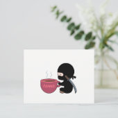 Kleine Ninja met grote koffie-Mok Briefkaart (Staand voorkant)
