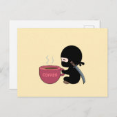 Kleine Ninja met grote koffie-Mok op geel Briefkaart (Voorkant / Achterkant)