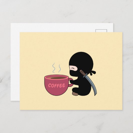 Kleine Ninja met grote koffie-Mok op geel Briefkaart (Voorkant / Achterkant)