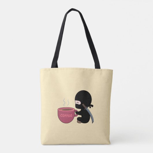 Kleine Ninja met grote koffie-Mok op geel Tote Bag (Achterkant)