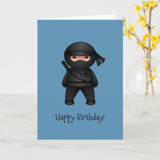 Kleine Ninja op Blue Happy Birthday Kaart (Gele Bloem)