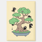 Kleine Ninjas in Bonsai-boom op Geel Magneet (Voorkant)