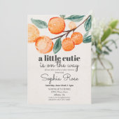 Kleine oranje uitnodiging voor baby shower (Staand voorkant)