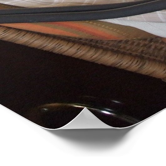 Kleine oude vrouw slaapt onder haar eigen droger I Poster (Hoek)