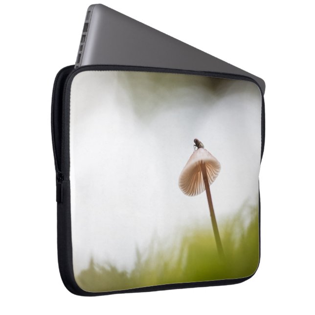 Kleine paddenstoel Natuur Foto Laptop Sleeve (Voorkant Rechts)