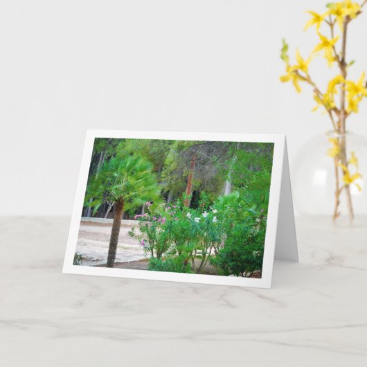 Kleine palmbomen in het park kaart (Gele Bloem)