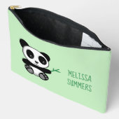 Kleine Panda met een Bamboe-toets op groen Etui (Open)