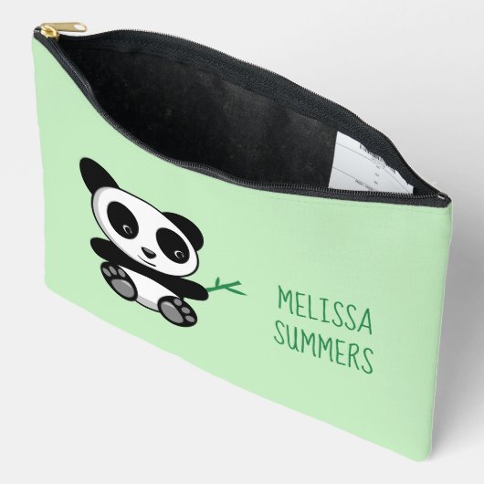 Kleine Panda met een Bamboe-toets op groen Etui (Open)