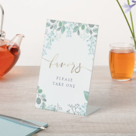 kleine pastelblauwe bloemen bevoordeelt voetganger reclamebord met voetstuk