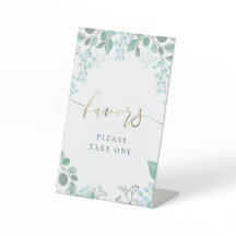 kleine pastelblauwe bloemen bevoordeelt voetganger