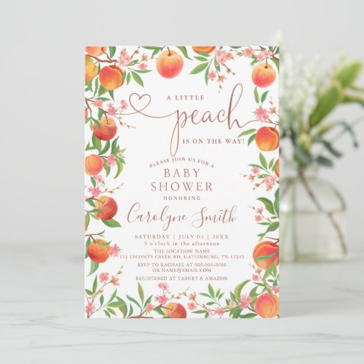 Kleine perzik is op weg naar Baby shower Kaart (Staand voorkant)