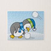 Kleine pinguïn die een sneeuwbal krijgt legpuzzel (Horizontaal)