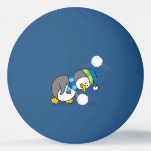 Kleine pinguïn die een sneeuwbal krijgt pingpongbal