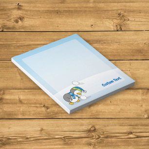Kleine pinguïn die een sneeuwbal notitieblok krijg