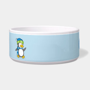 Kleine pinguïn die op een sneeuwschaal loopt voerbakje