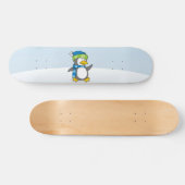 Kleine pinguïn die op sneeuw loopt persoonlijk skateboard (Horizontaal)