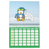 Kleine pinguïn die zit met sneeuwballen kalender (Mar 2026)