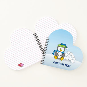 Kleine pinguïn die zit met sneeuwballen notitieboek