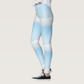 Kleine pinguïn loopt op sneeuw leggings (Links)