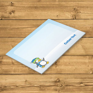 Kleine pinguïn loopt op sneeuw notitieblok