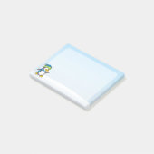 Kleine pinguïn loopt op sneeuw post-it® notes (Schuin)