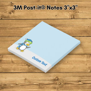 Kleine pinguïn loopt op sneeuwnotities post-it® notes
