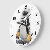 Kleine pinguïn met sleutelvistuig grote klok (Hoek)