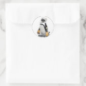 Kleine pinguïn met sleutelvistuig ronde sticker (Tas)
