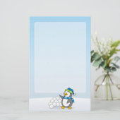 Kleine pinguïn met sneeuwballen briefpapier (Staand voorkant)